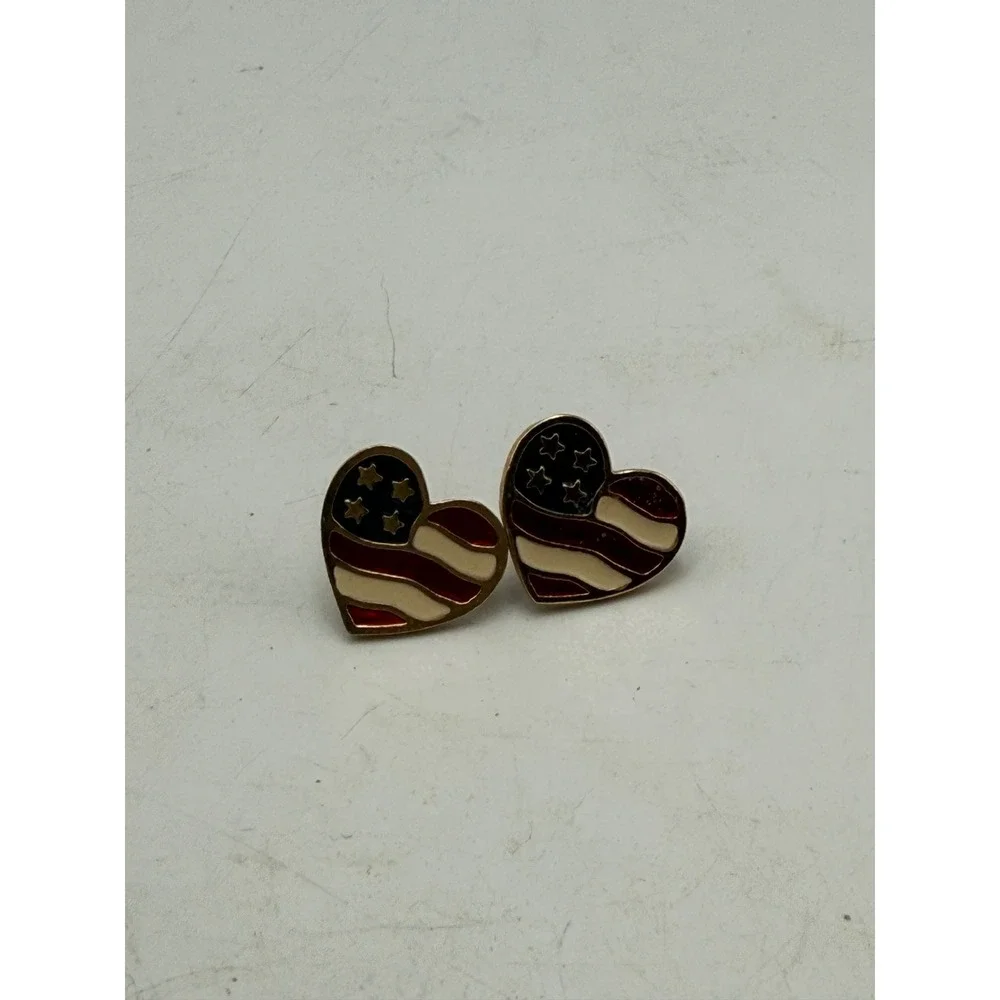 Avon Vintage American Flag Heart Stud Earrings Gold Tone Enamel Patriotic USA